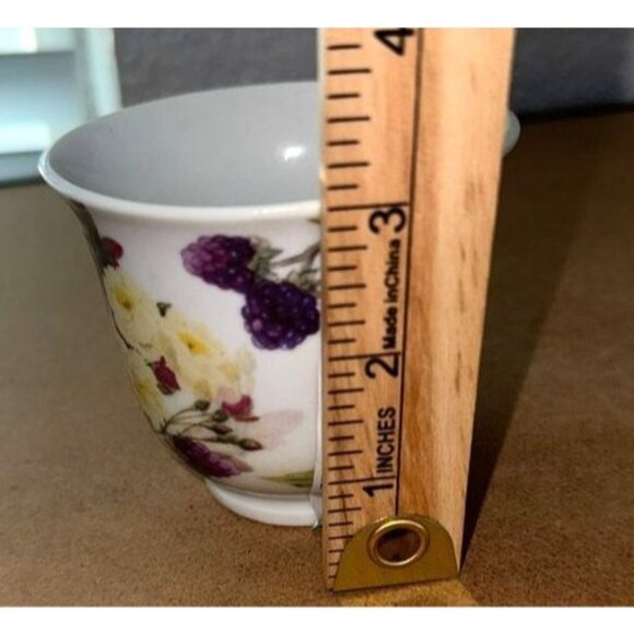 Vintage Bone China Teacup With Floral & Berry Design - Picture 4 of 6